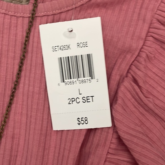 Brand new super cute outfit with locket necklace! - Picture 4 of 5